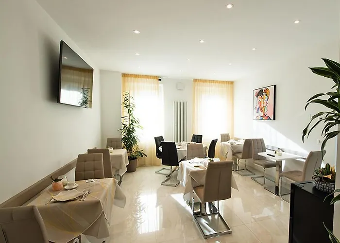 Luna & Couette-café 3*